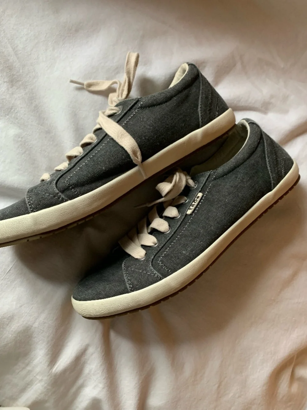 Taos Footwear women's 'Star Sneakers' in charcoal wash canvas